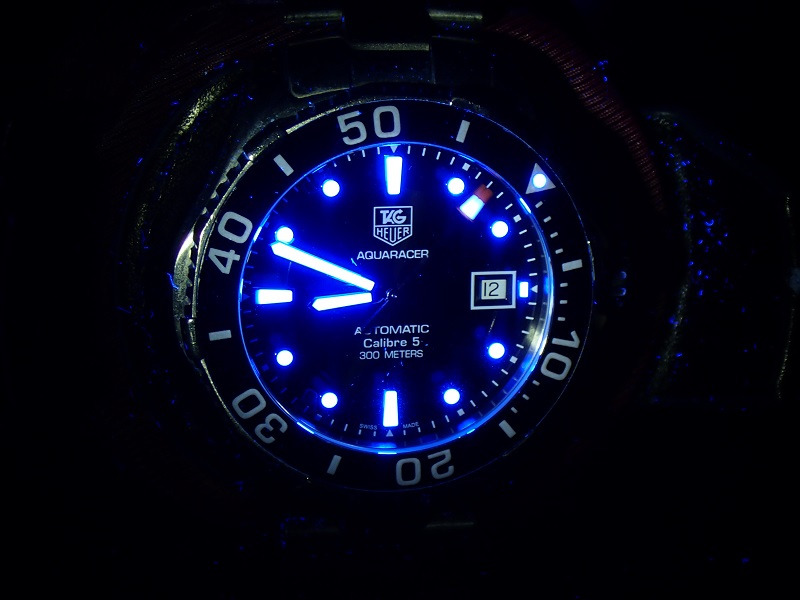 Uv light best sale watch lume