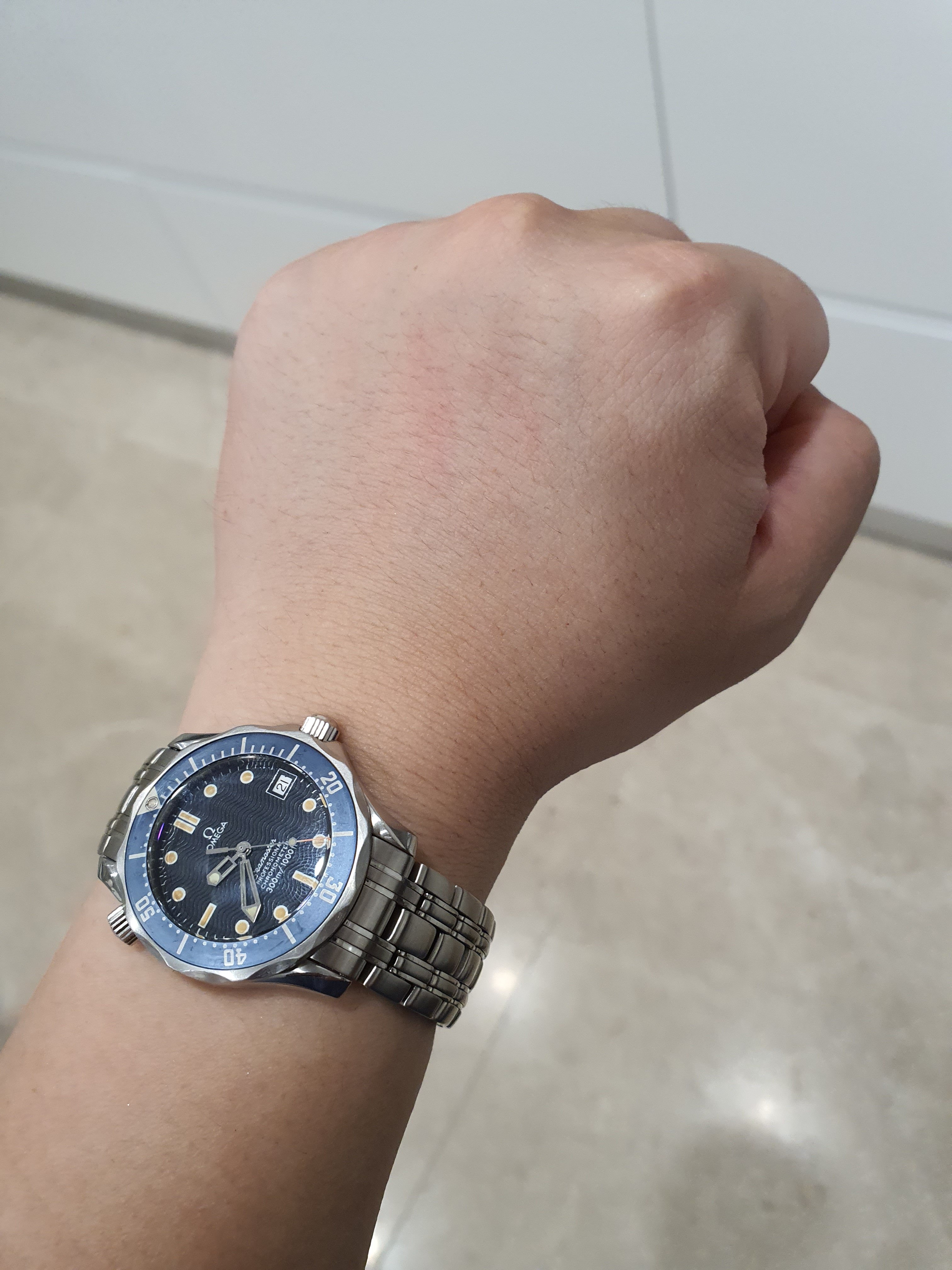 Omega seamaster outlet midsize on wrist