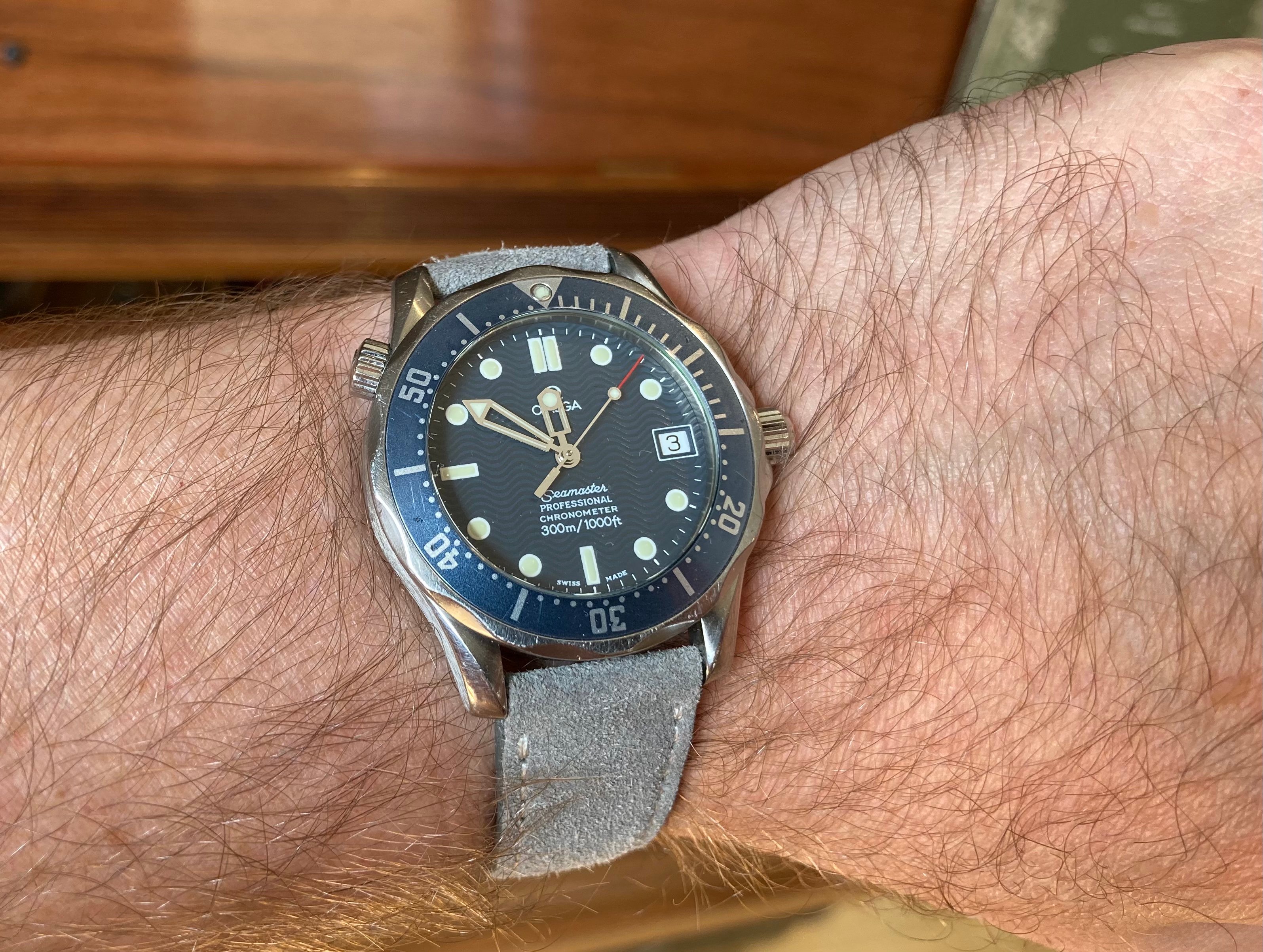 Omega seamaster best sale midsize rubber strap