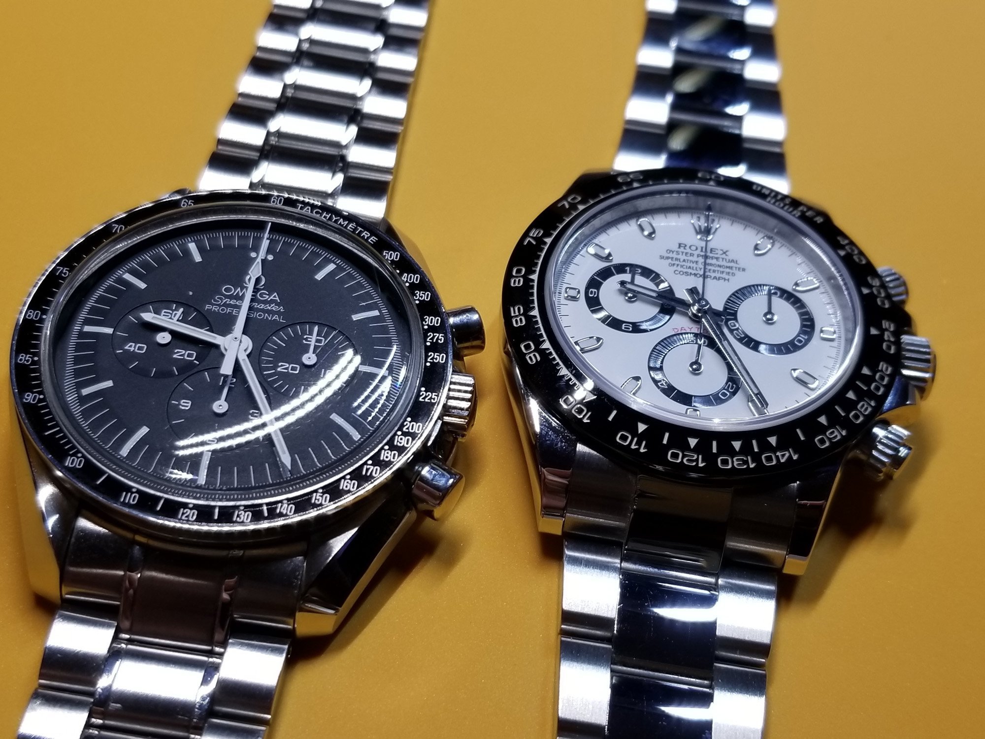 Omega speedmaster best sale vs rolex daytona