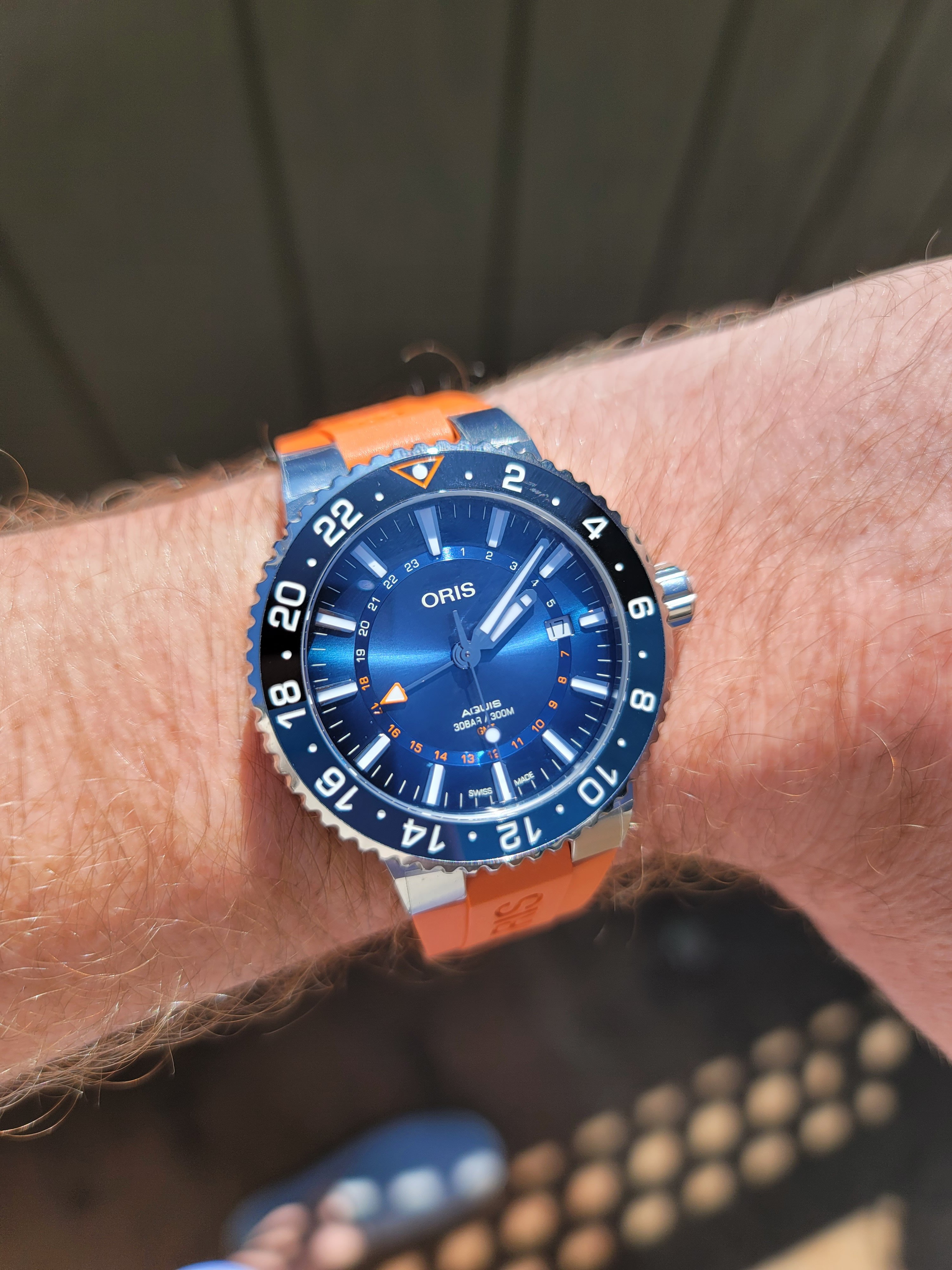 Oris aquis orange outlet rubber strap