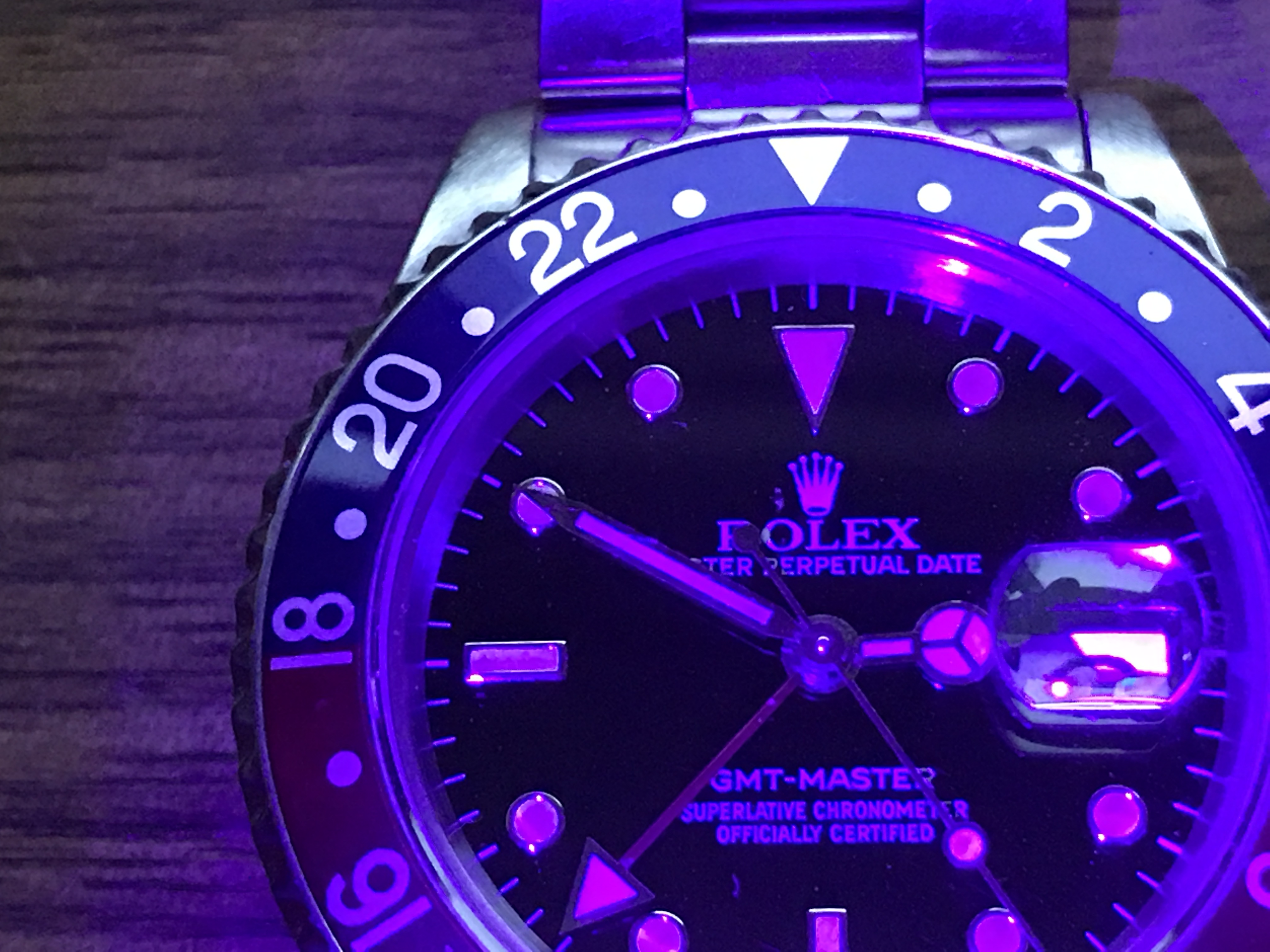 Uv light for online watch lume