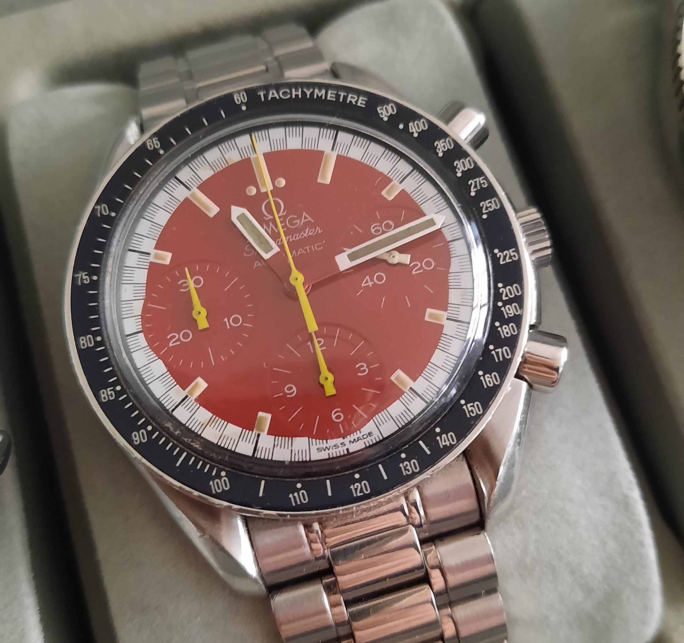 Omega speedmaster hot sale red dial