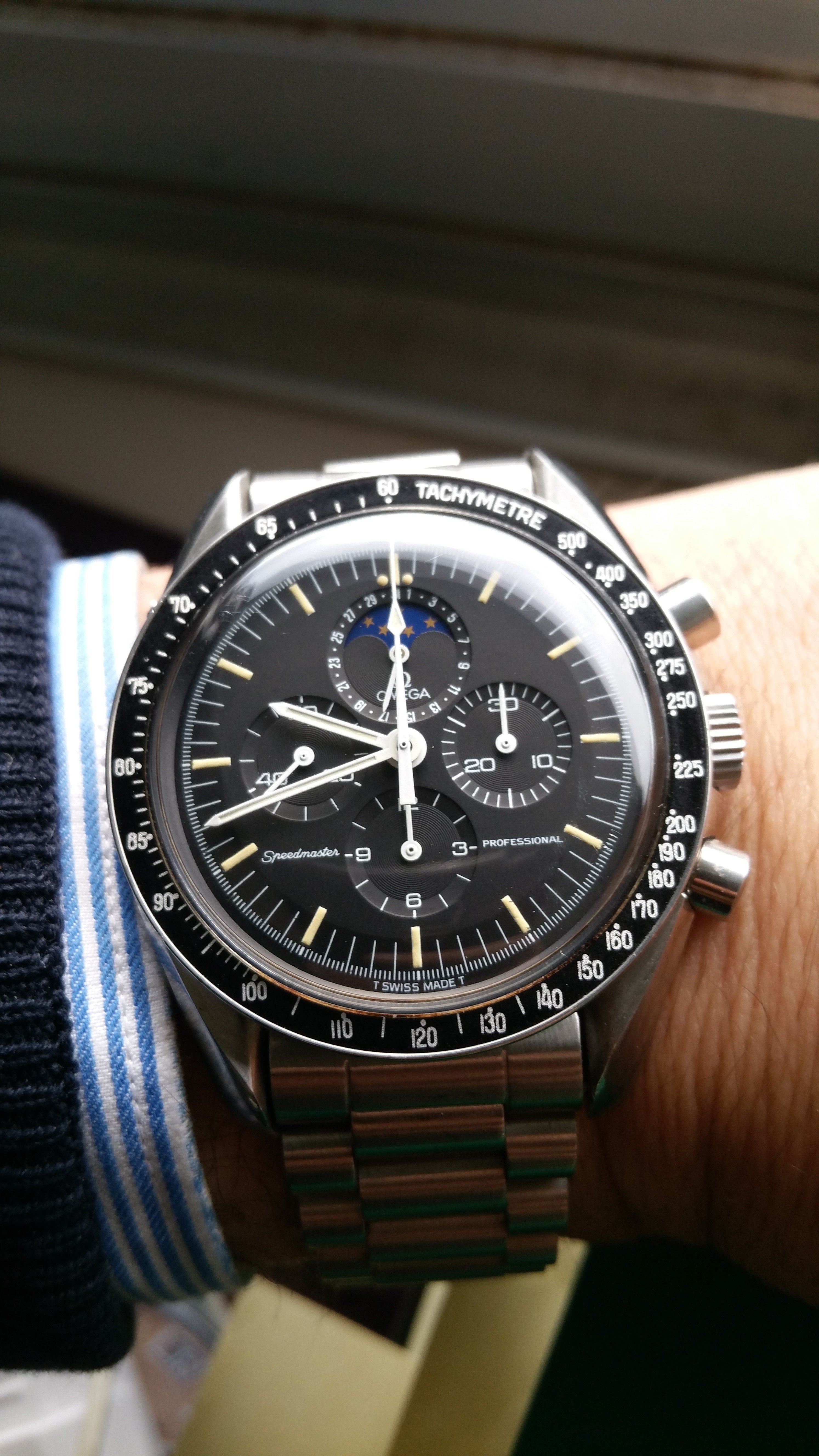 omega speedmaster moonphase professional