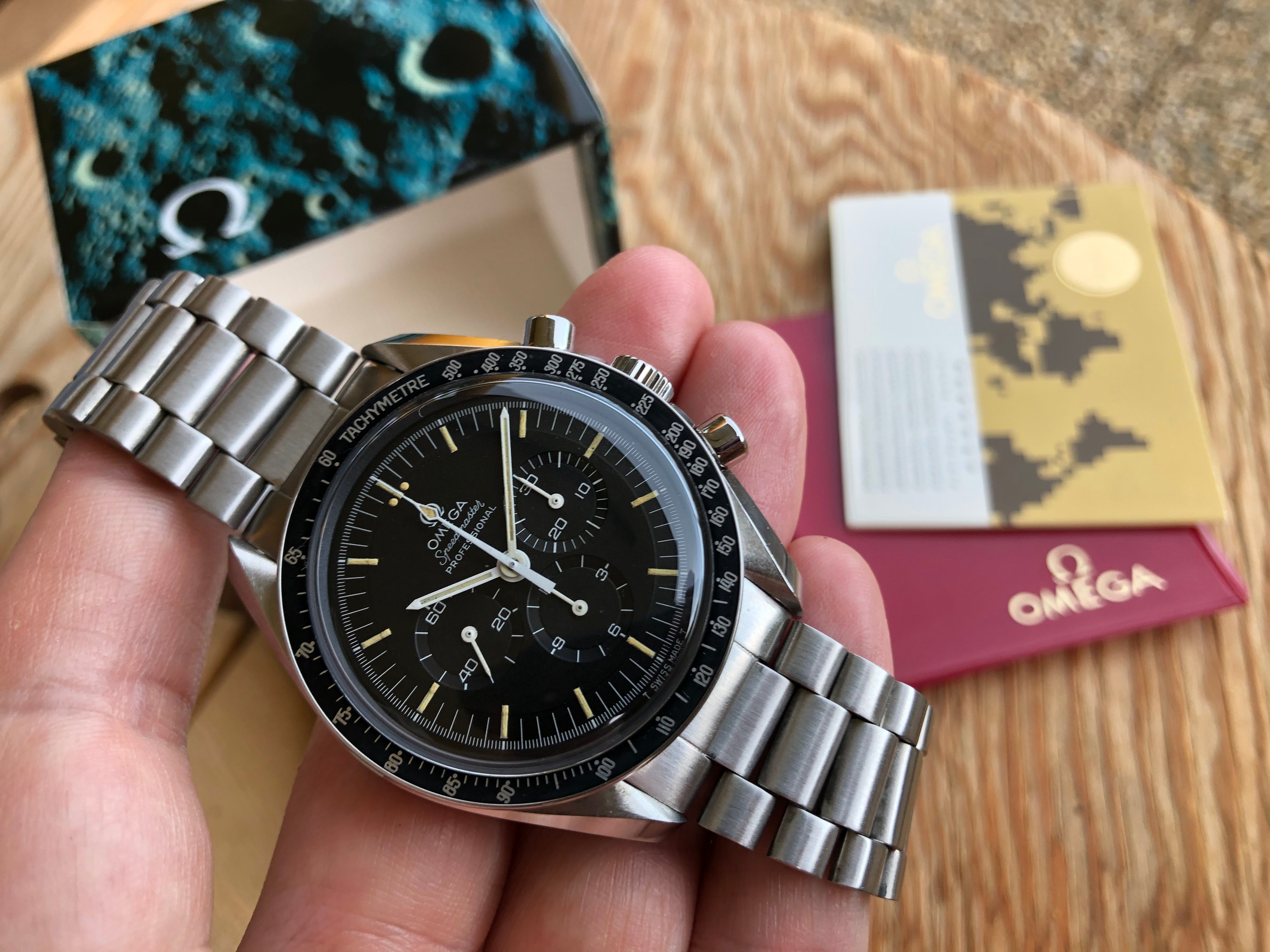 Omega speedmaster straight writing hot sale