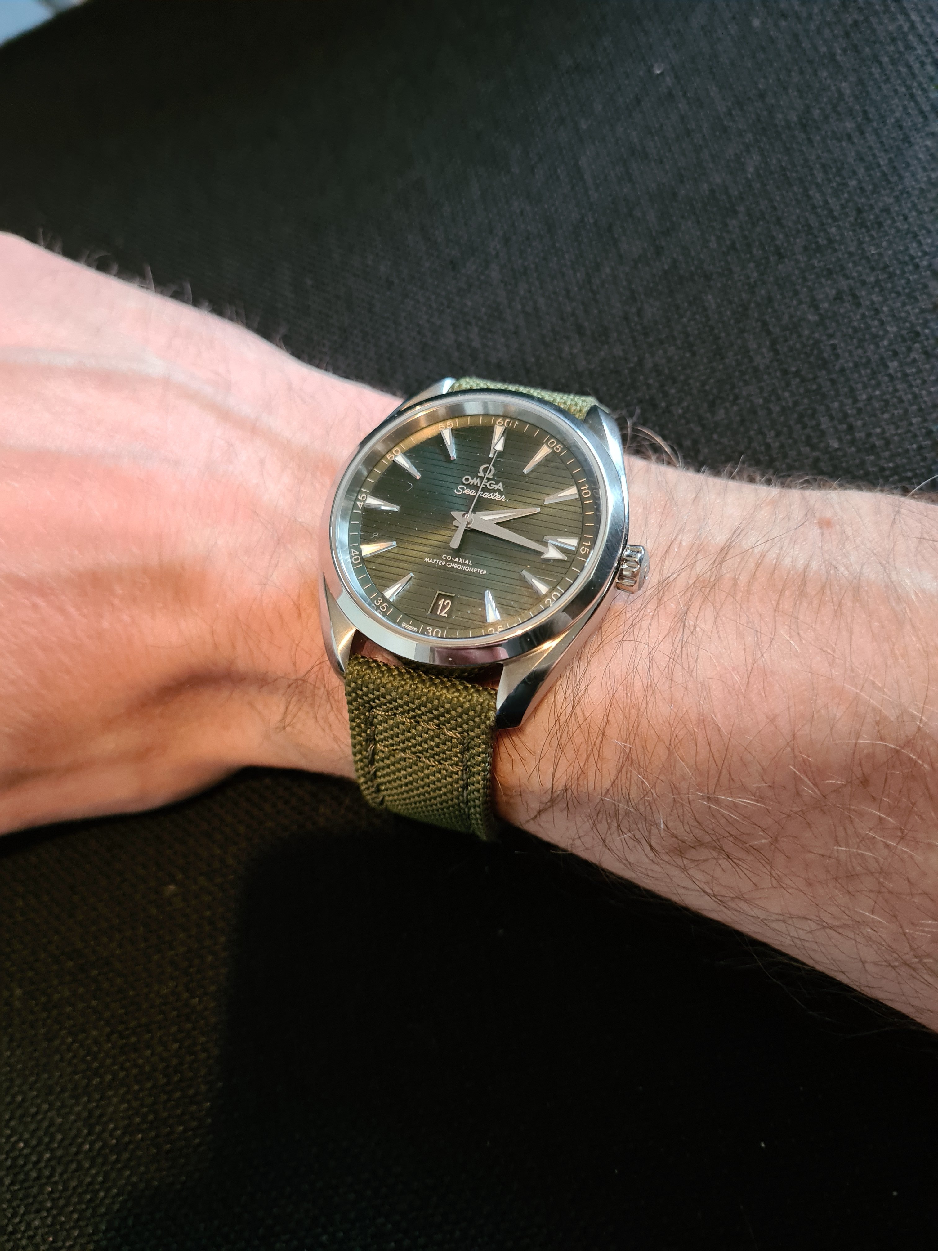 Green Dial Omega Seamaster Aqua Terra Review (220.10.41.21.10.001)