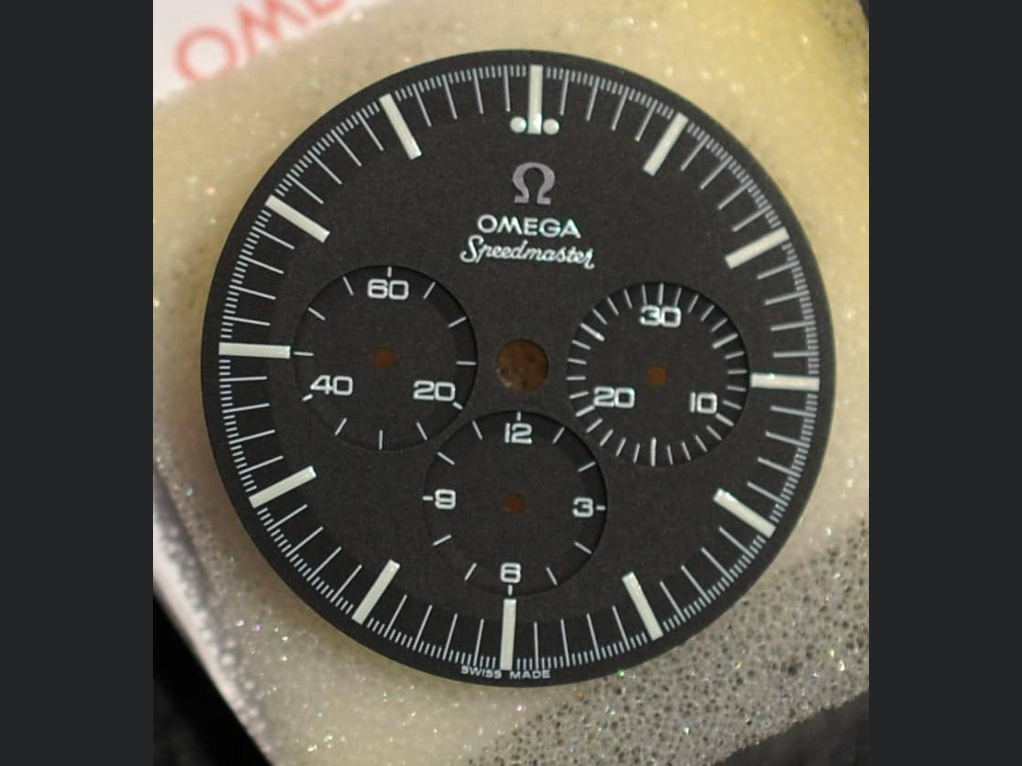 Omega speedmaster outlet dial