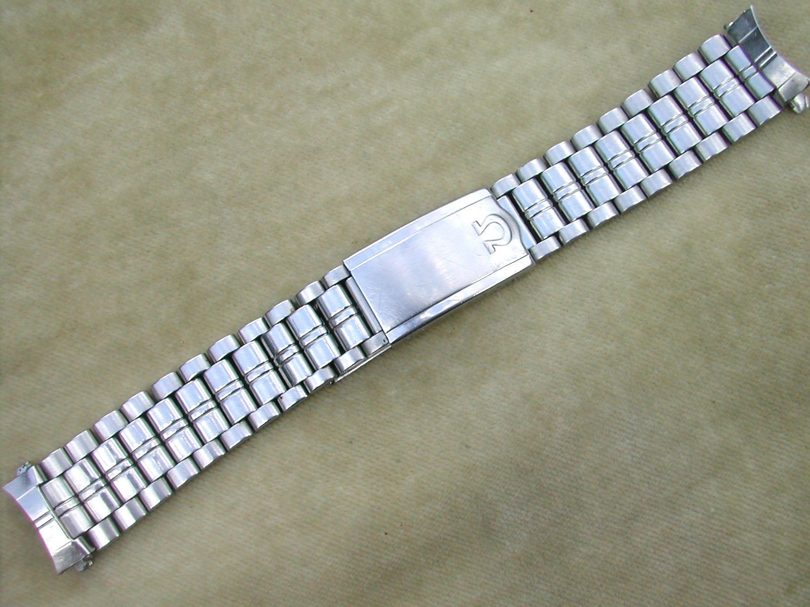 Omega deals 1069 bracelet