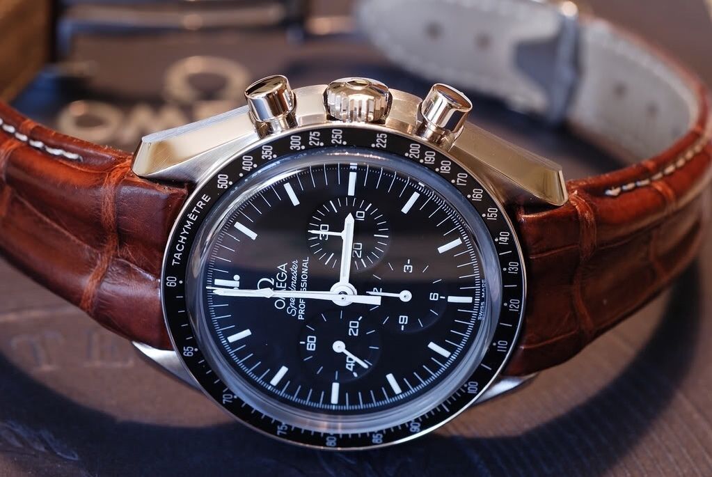 時計 Omega Speedmaster 20mm BROWN Alligator SOLD - New 20MM Omega Honey Brown Alligator Curved End Deployment