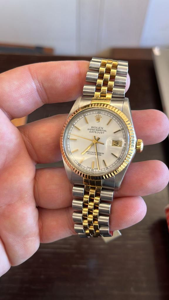 What does this rolex look like The scratch on the watch glass