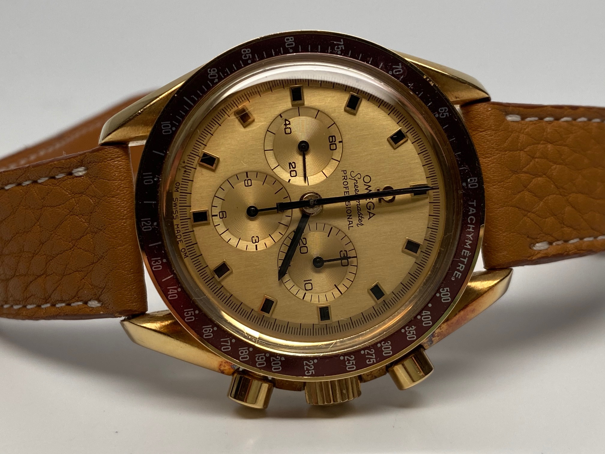 Omega speedmaster hotsell gold 1969