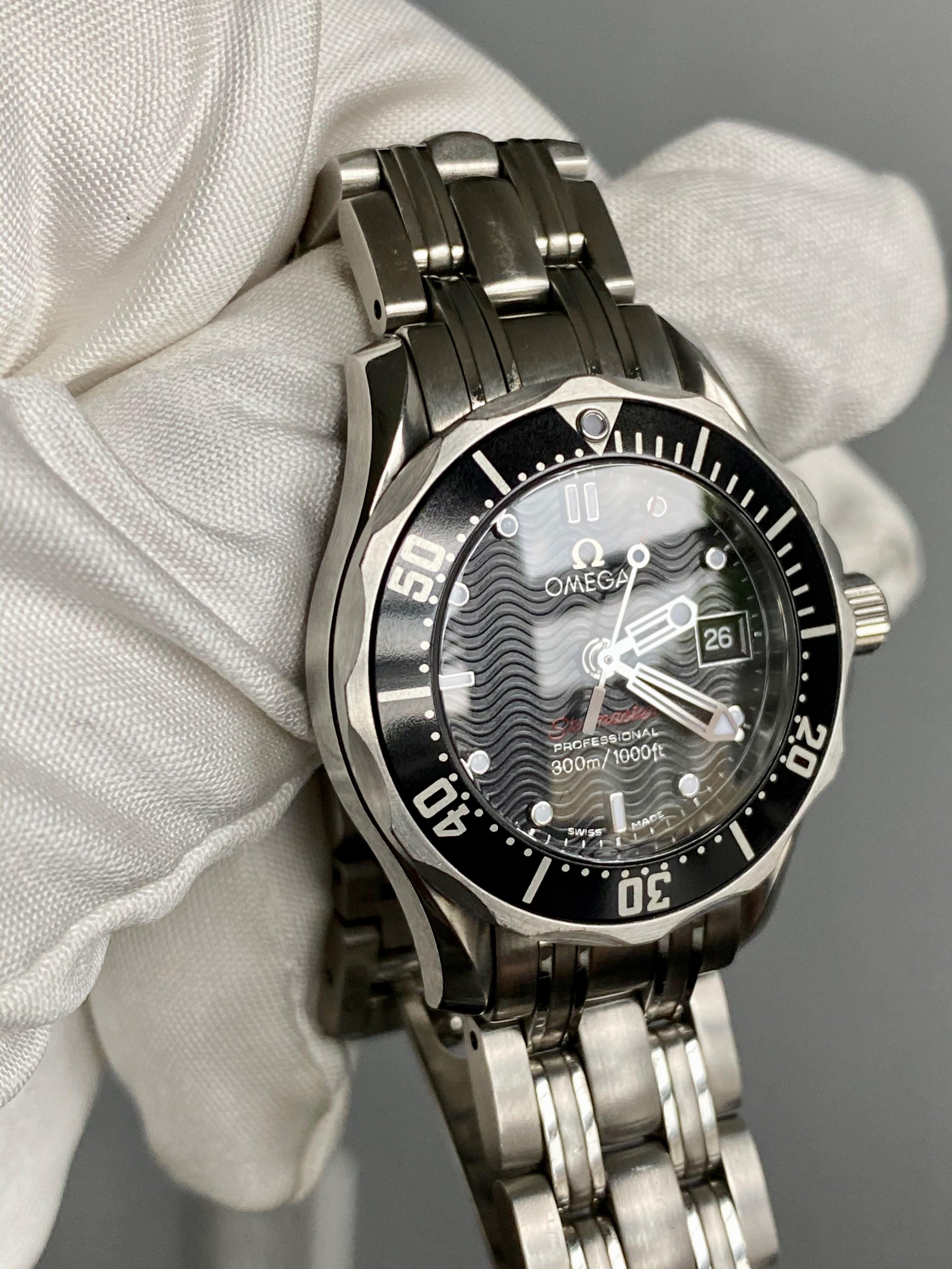 omega seamaster 300 28mm