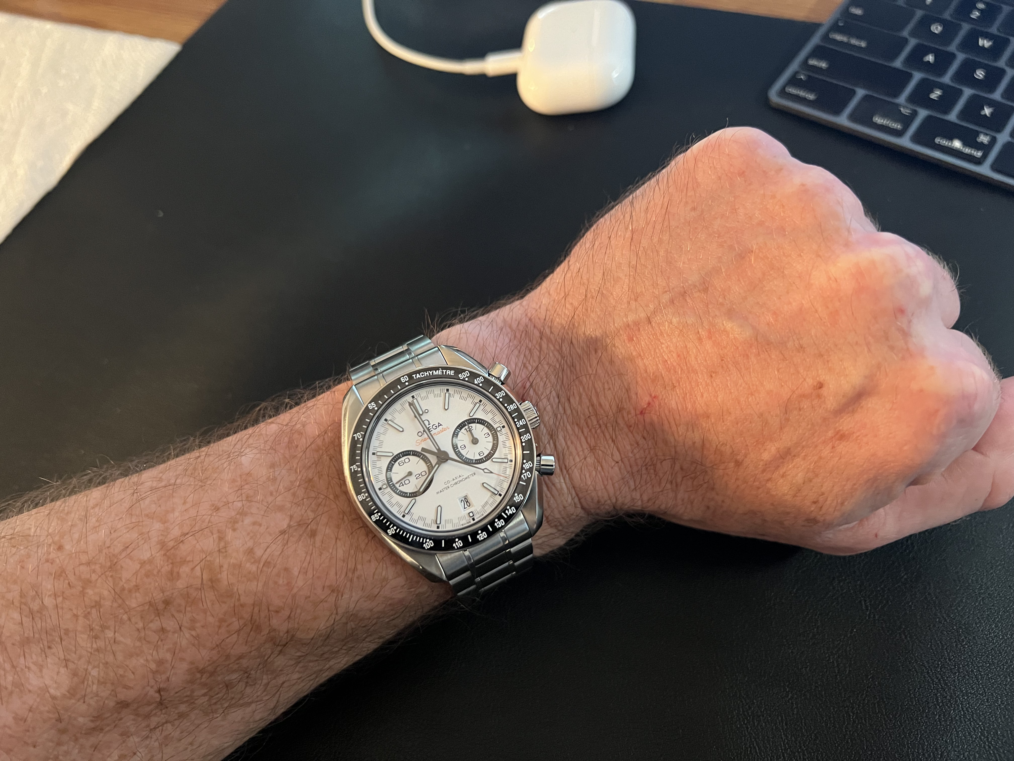 Omega speedmaster 2024 racing 9900