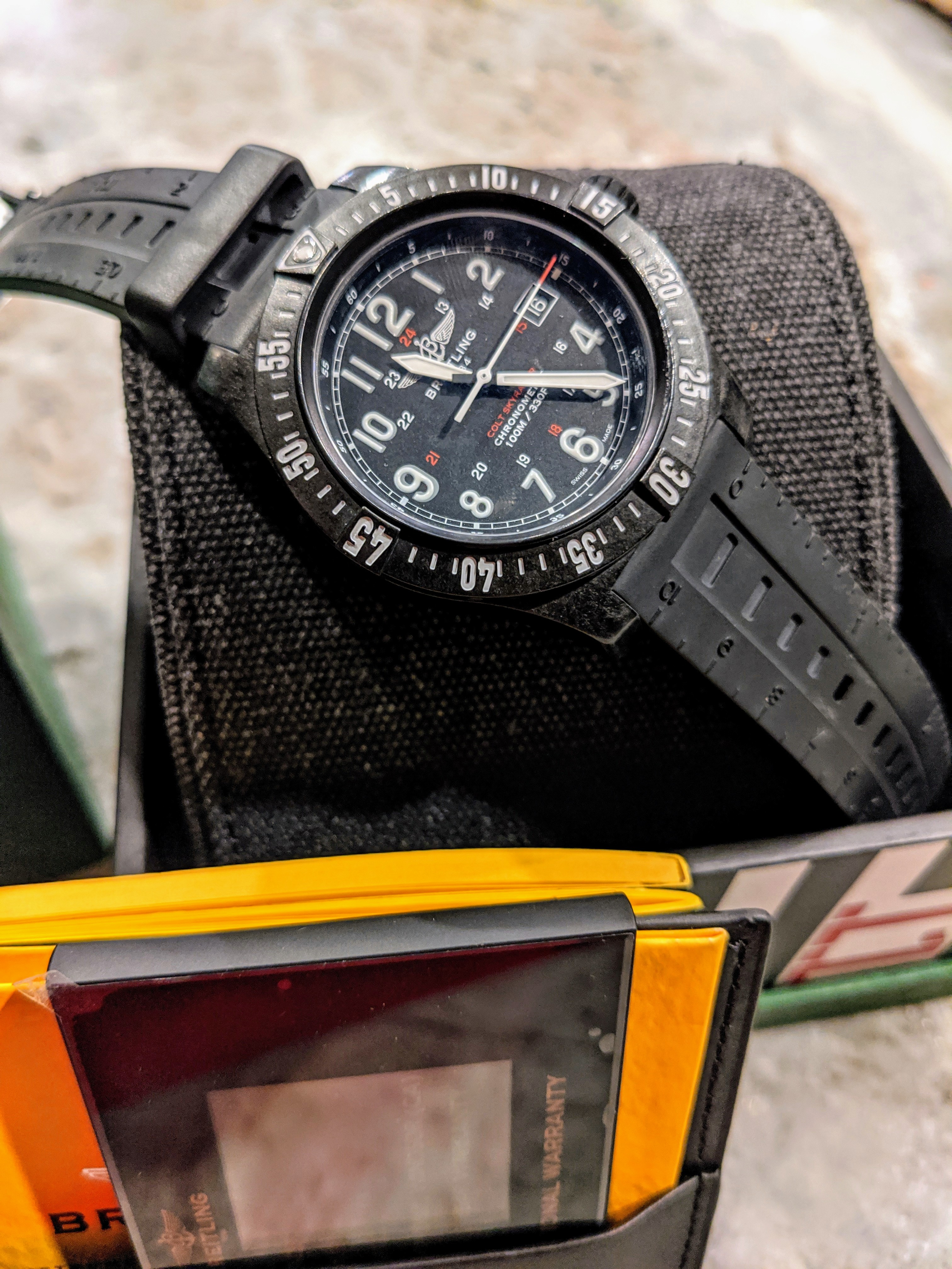 Breitling colt cheap skyracer breitlight