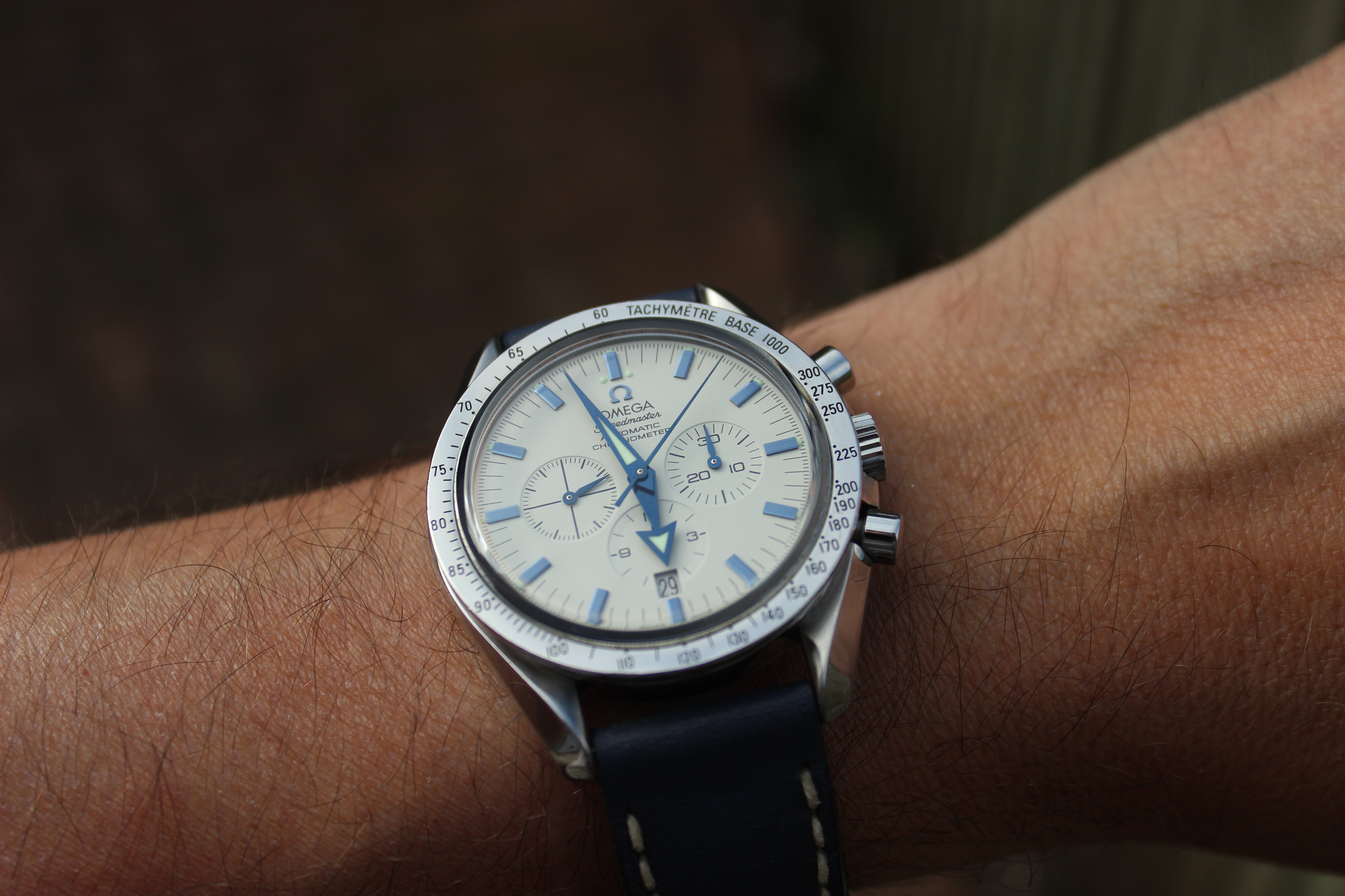omega broad arrow