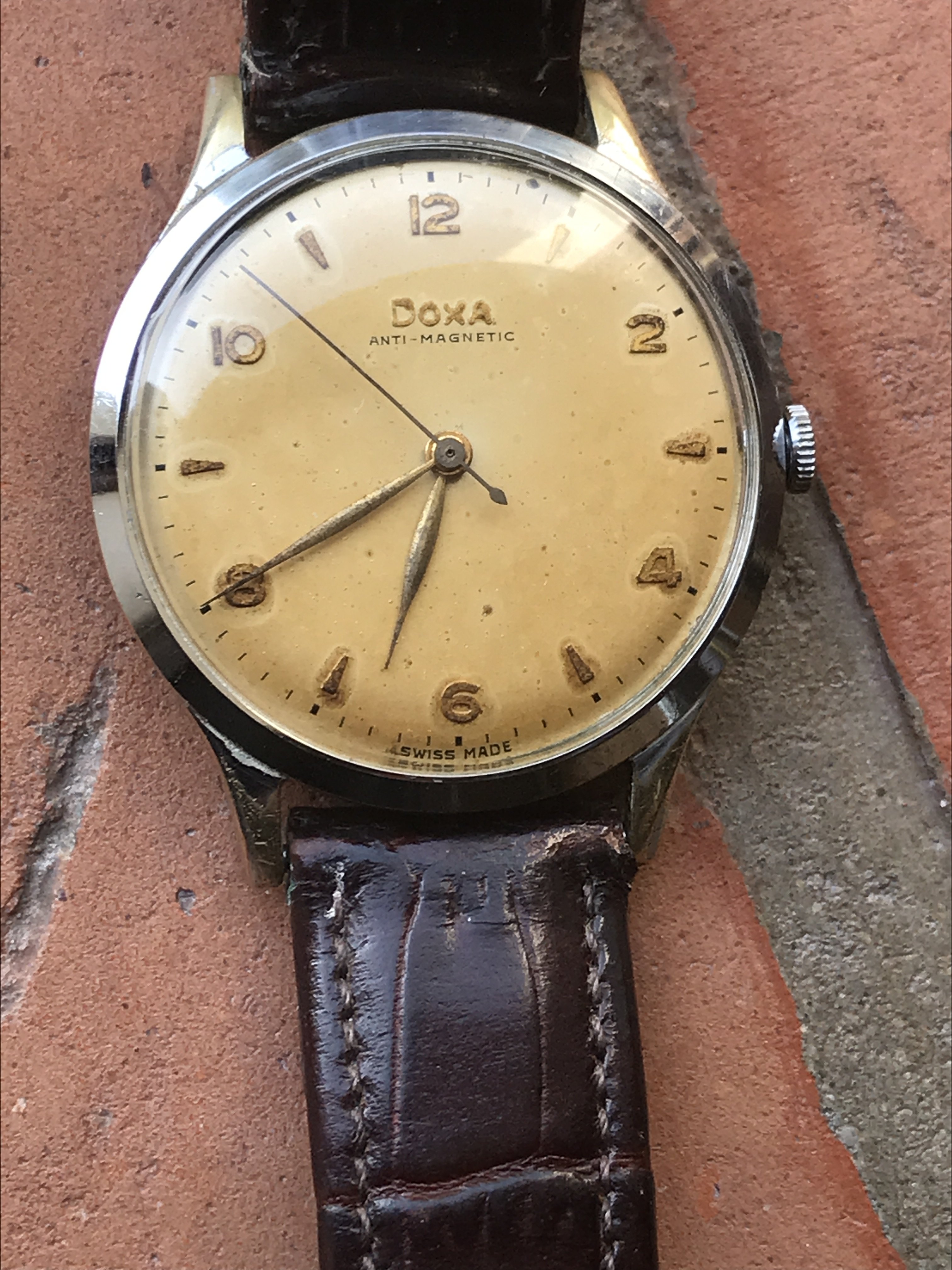 Doxa anti magnetic hot sale gold watch