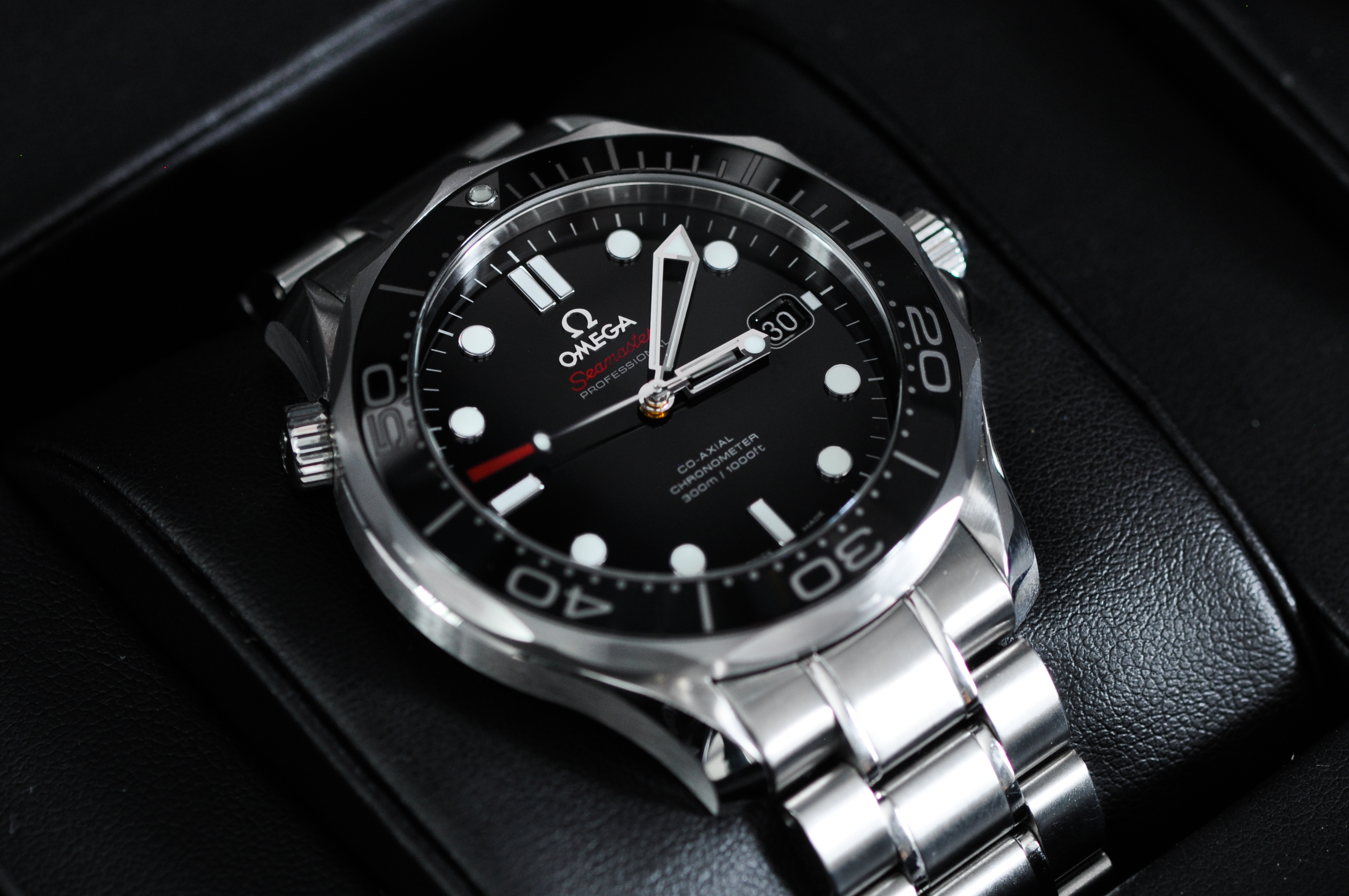 Speedy bracelet on a new 42mm SMP300 Omega Forums