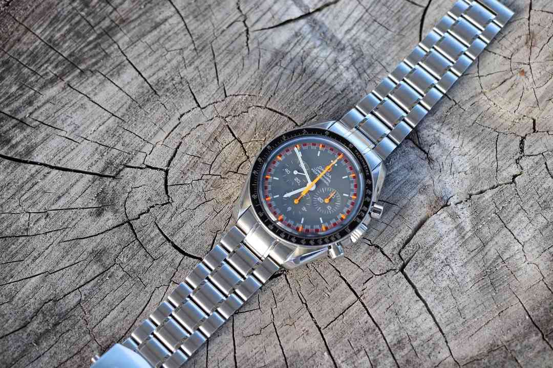Omega Speedmaster Professional Moonwatch 3570.40.00 "Japan Racing" Edition