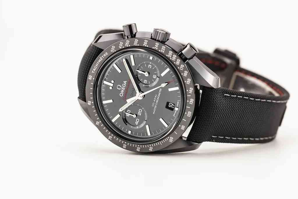 Omega Speedmaster - Dark Side of the Moon - 310.92.44.51.01.002 ( new / 2025 )