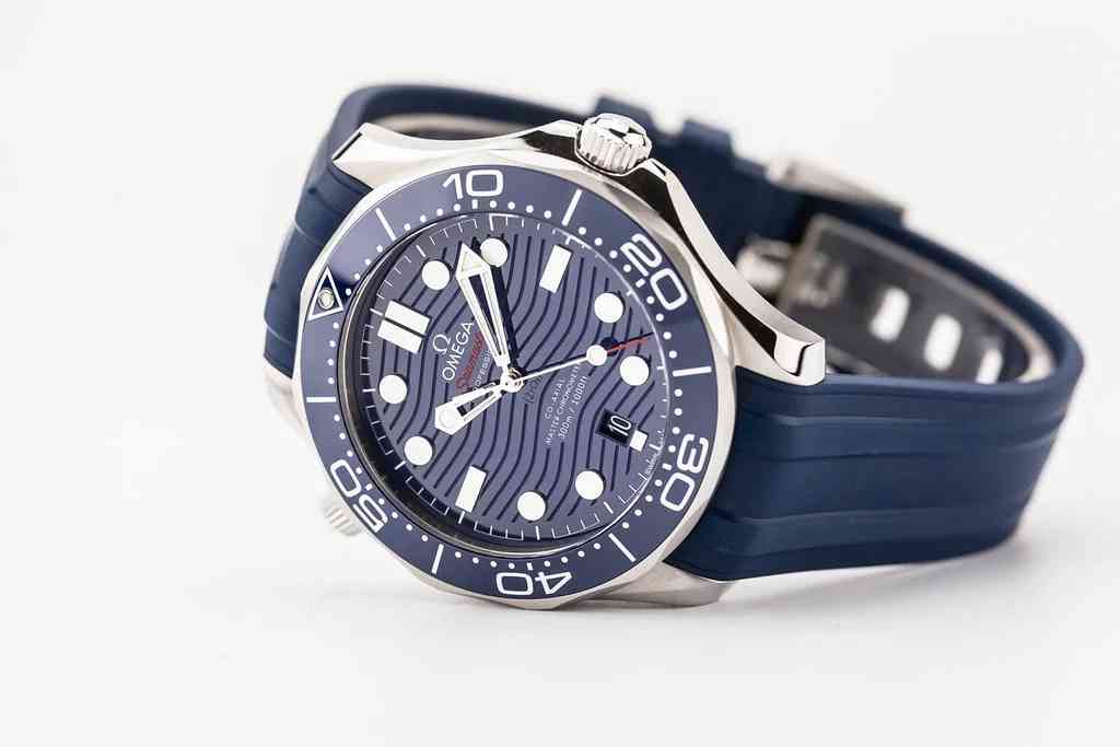 Omega Seamaster 300 - Diver - Blue Dial - 210.32.42.20.03.001 ( unworn )