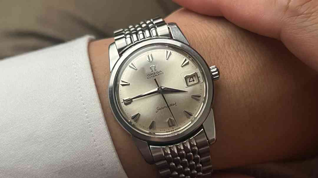 1962 Omega Seamaster ref. 14762 sunburst arrowhead markers dial, freshly serviced cal. 562, w/ BOR 1036/11