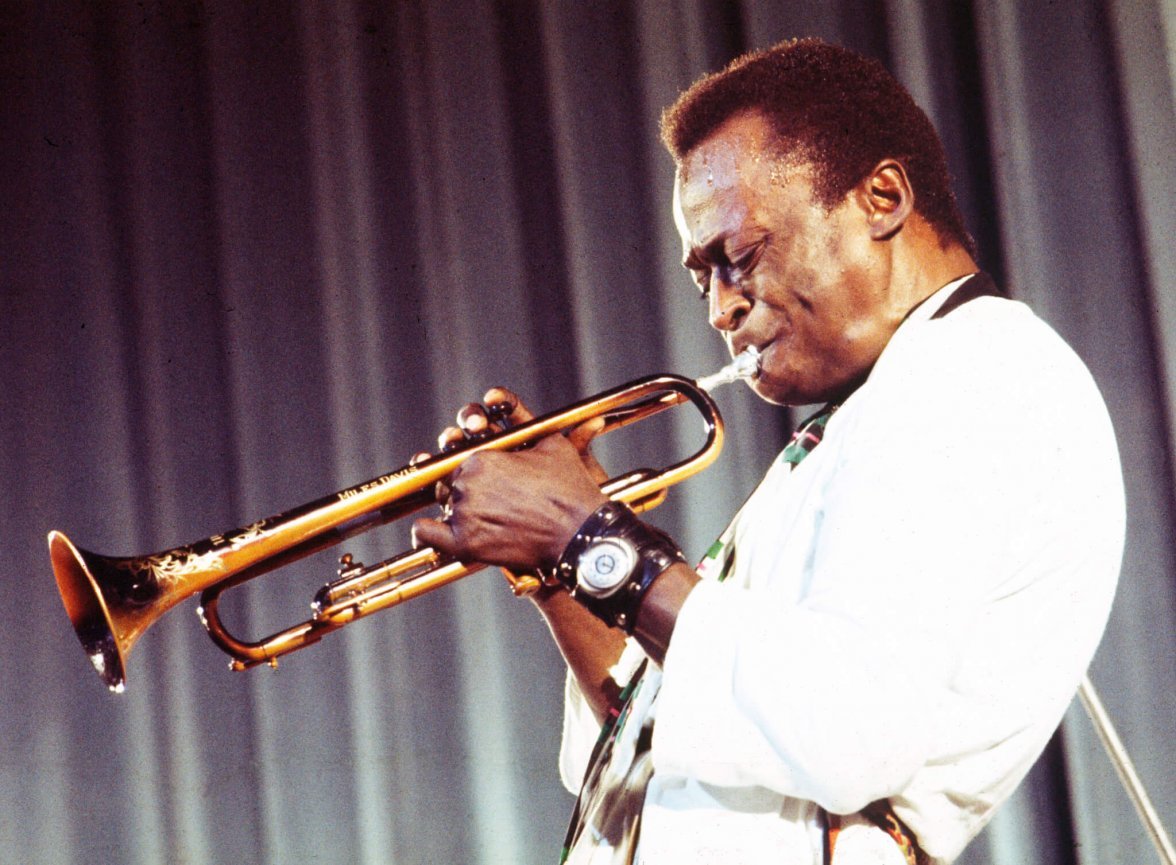 Miles-Davis-Jaeger-LeCoultre-Memovox-c-Rolling-Stone.jpg