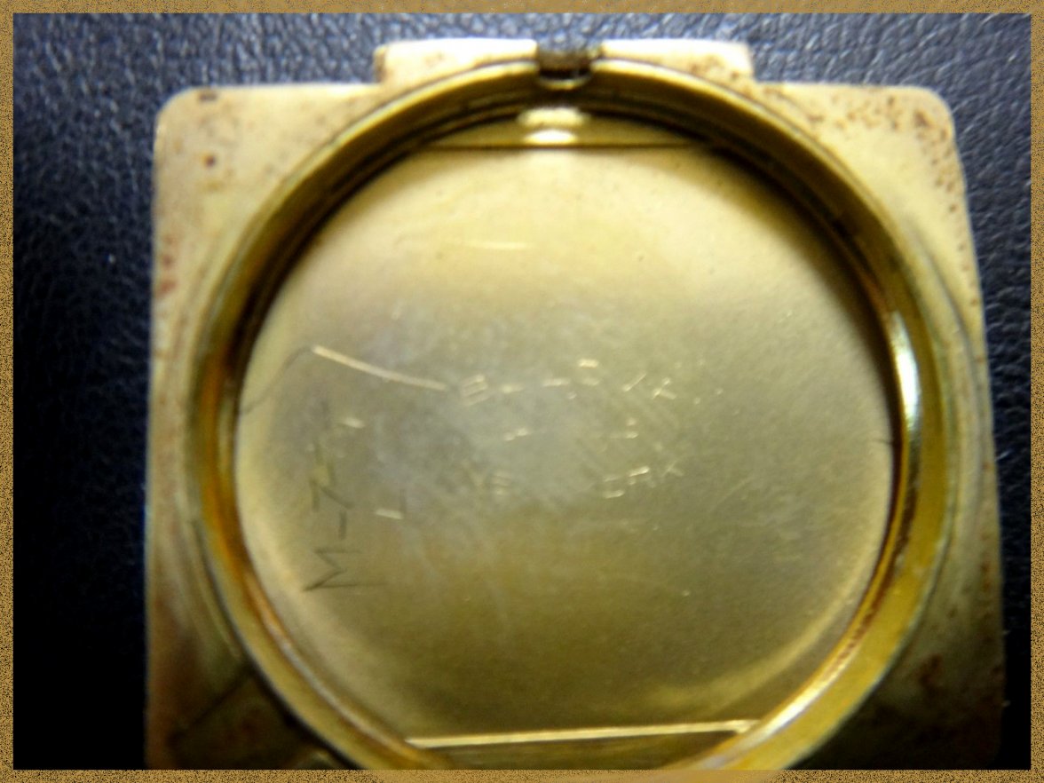 innercase.jpg innercase.jpg