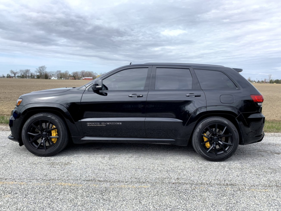 2018 Jeep Grand Cherokee Trackhawk - lowered - side view.png 2018 Jeep Grand Cherokee Trackhawk - lowered - side view.png