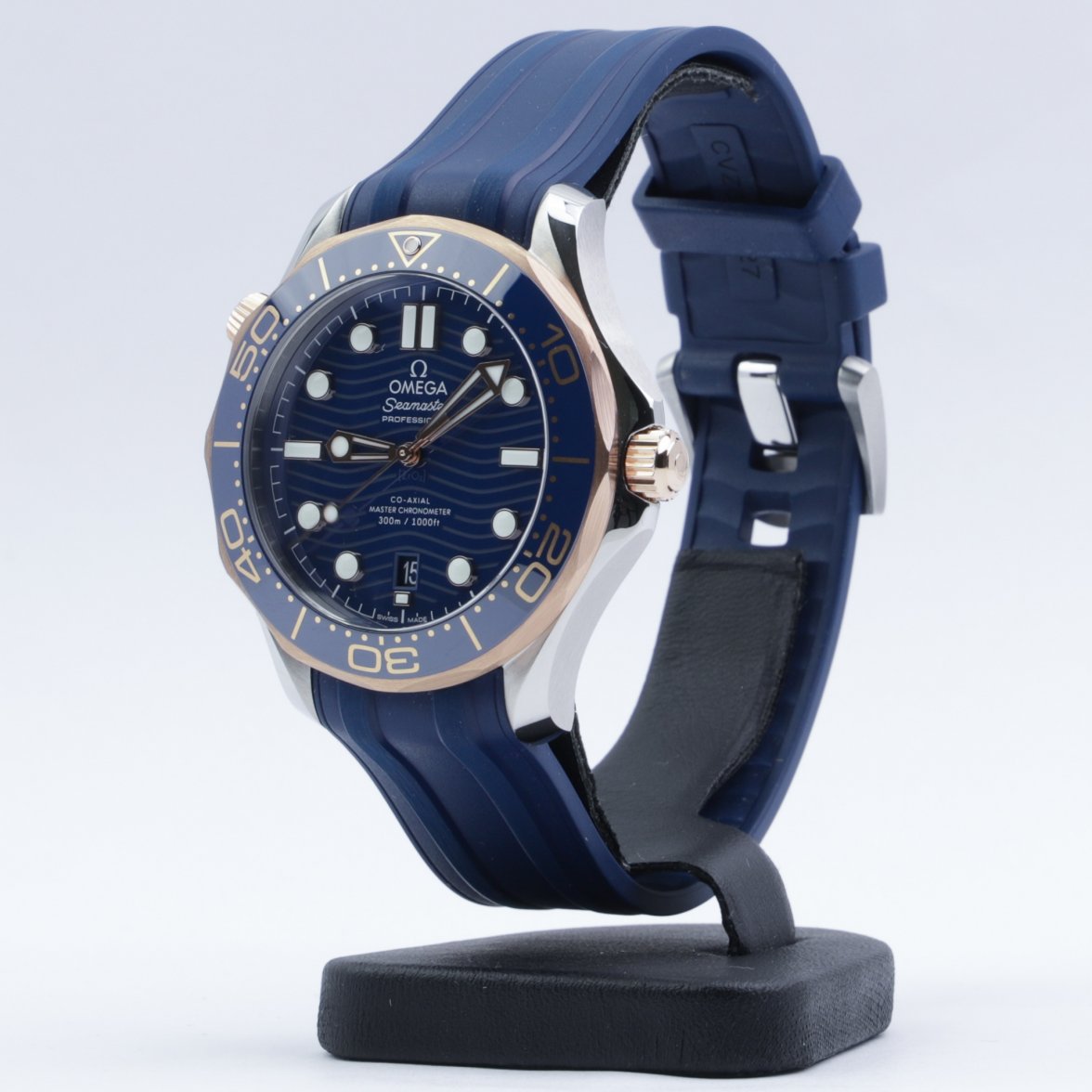 FS - Omega Seamaster Diver 300M Sedna Gold Blue Rubber New 2020 | Omega  Forums