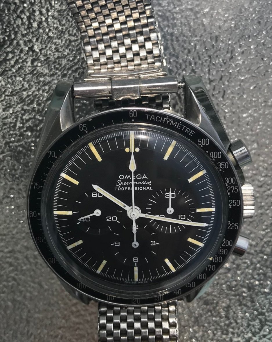 speedmaster 105012-66CB top lugs.jpg