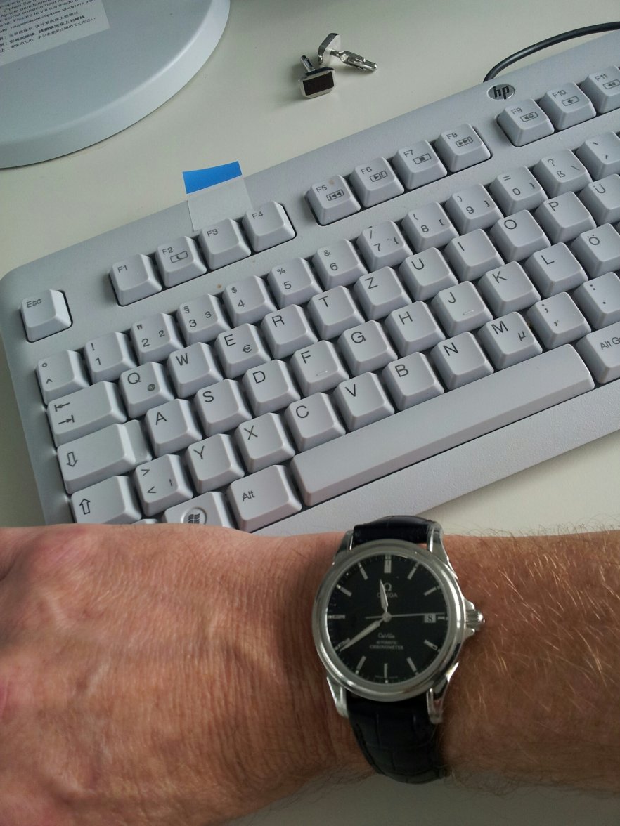 Handgelenk ist nicht mehr nackt.jpg Handgelenk ist nicht mehr nackt.jpg