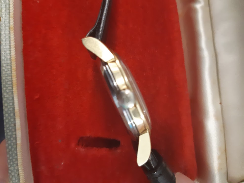 side of watch.jpg side of watch.jpg