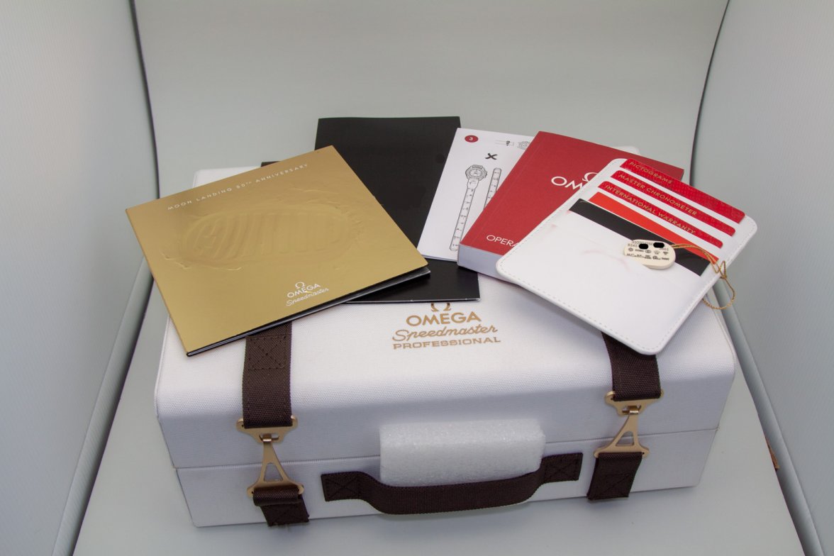 Omega Speedmaster Apollo 11 50th (3 of 14).jpg