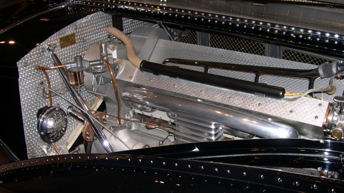 RL_1938_Bugatti_57SC_Atlantic_engine.jpg