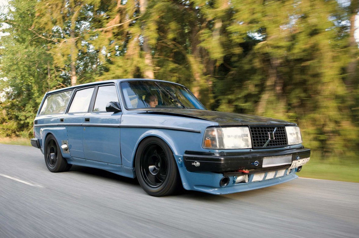 1981-Volvo-245-DL-M3-Style-Side-Skirts-01.jpg
