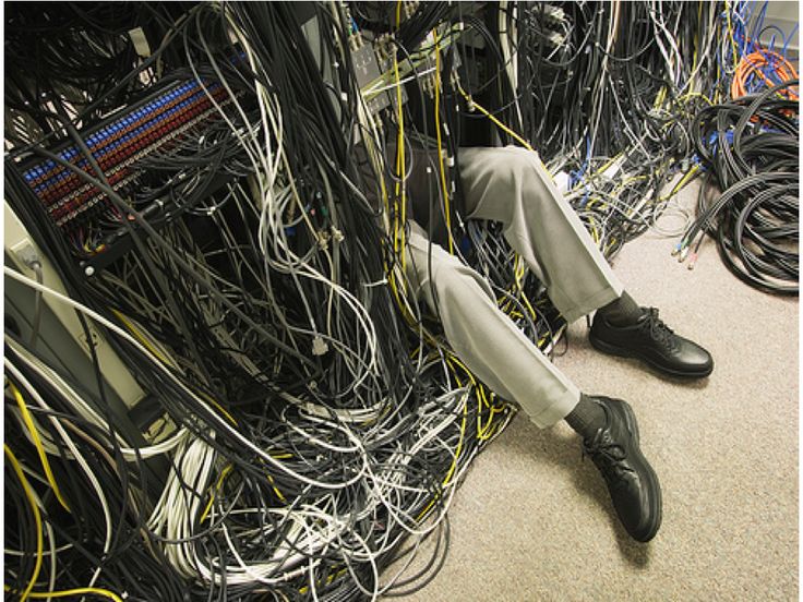 network-cable-tech.jpg