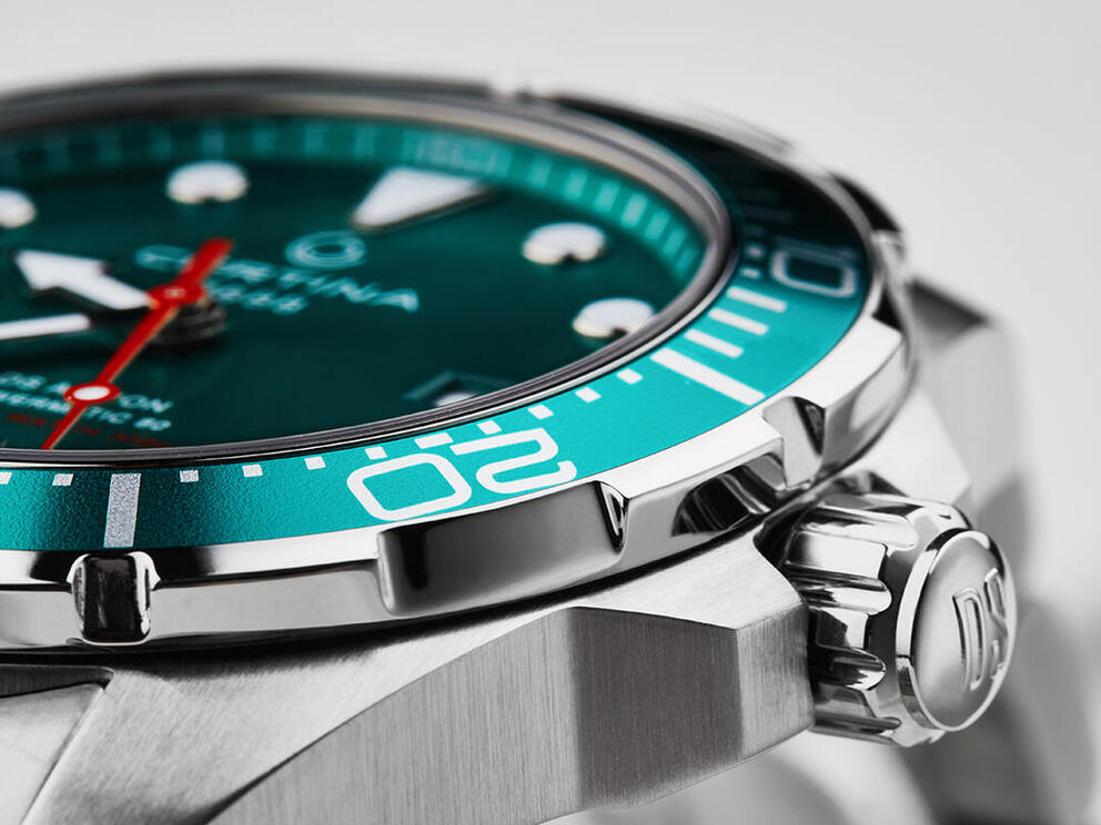 Oris aquis vs tag heuer outlet aquaracer