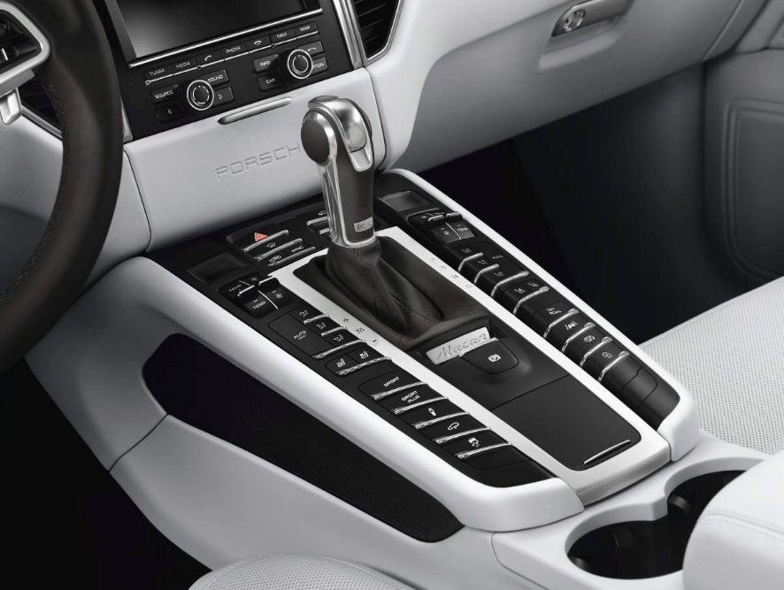 macan_console.jpg macan_console.jpg