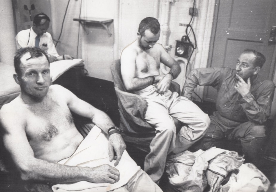 1965_MoonwatchWhite.jpg 1965_MoonwatchWhite.jpg