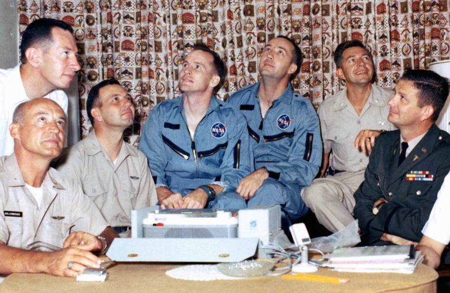 1965_MoonwatchWhite2.jpg 1965_MoonwatchWhite2.jpg