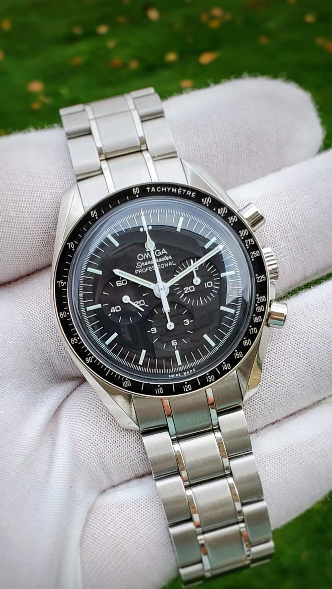 Omega Speedmaster Moonwatch Hesalite 1.jpg