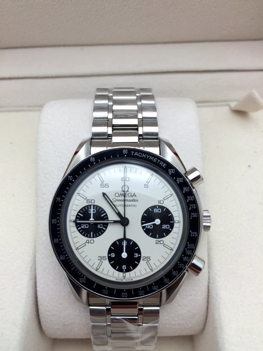 omega speedmaster marui panda