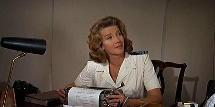 Lois Maxwell er Miss Moneypenny i You Only Live Twice.jpg