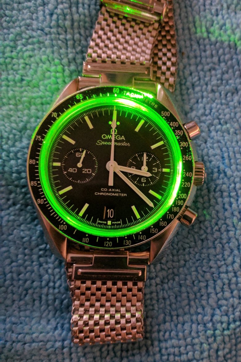 Speedmaster_laser_in_dial plane.jpg