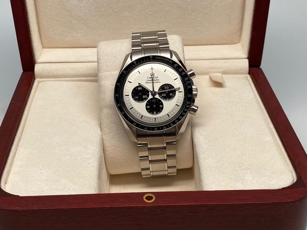 Omega Speedmaster Chronograph Panda 