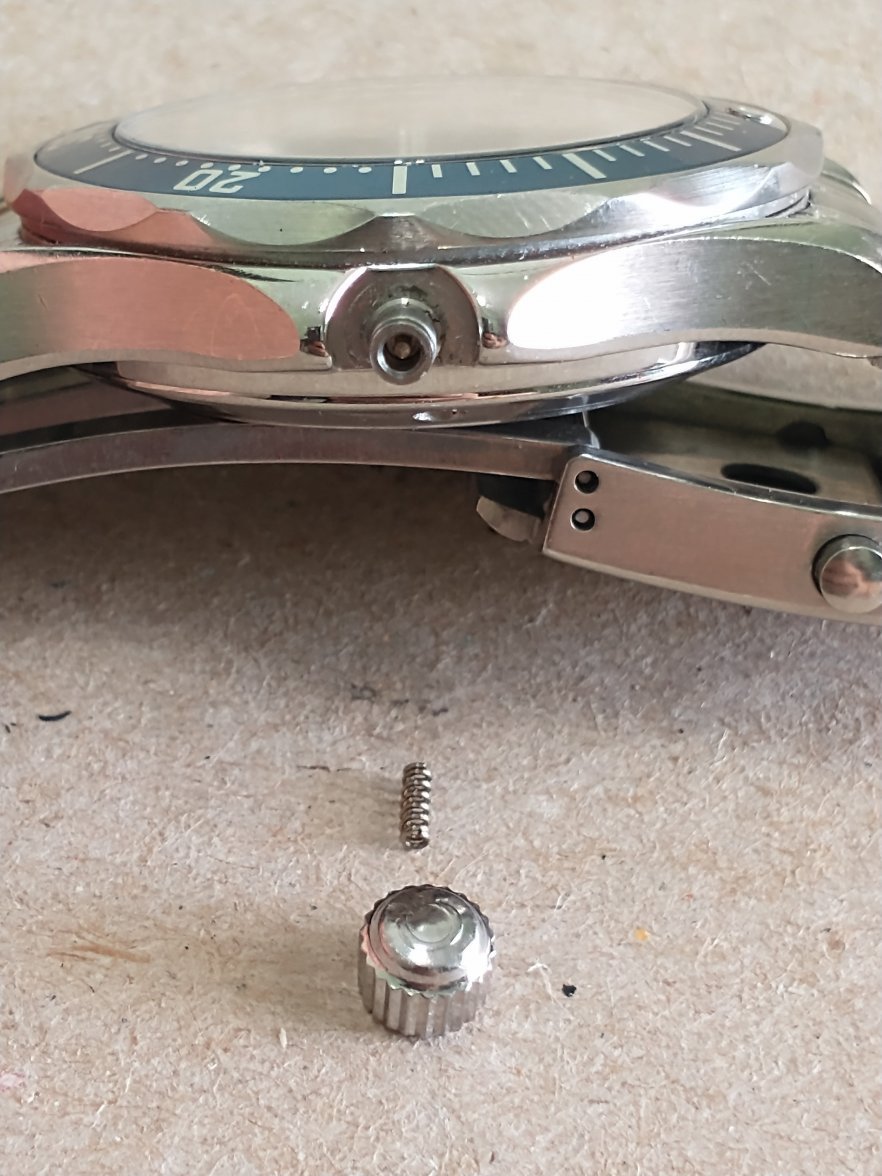 Seamaster 300 Crown Damage Pic 3.jpg