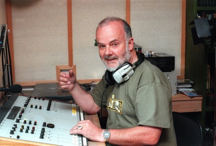 john_peel_at_mixing_decks-696x471.jpg
