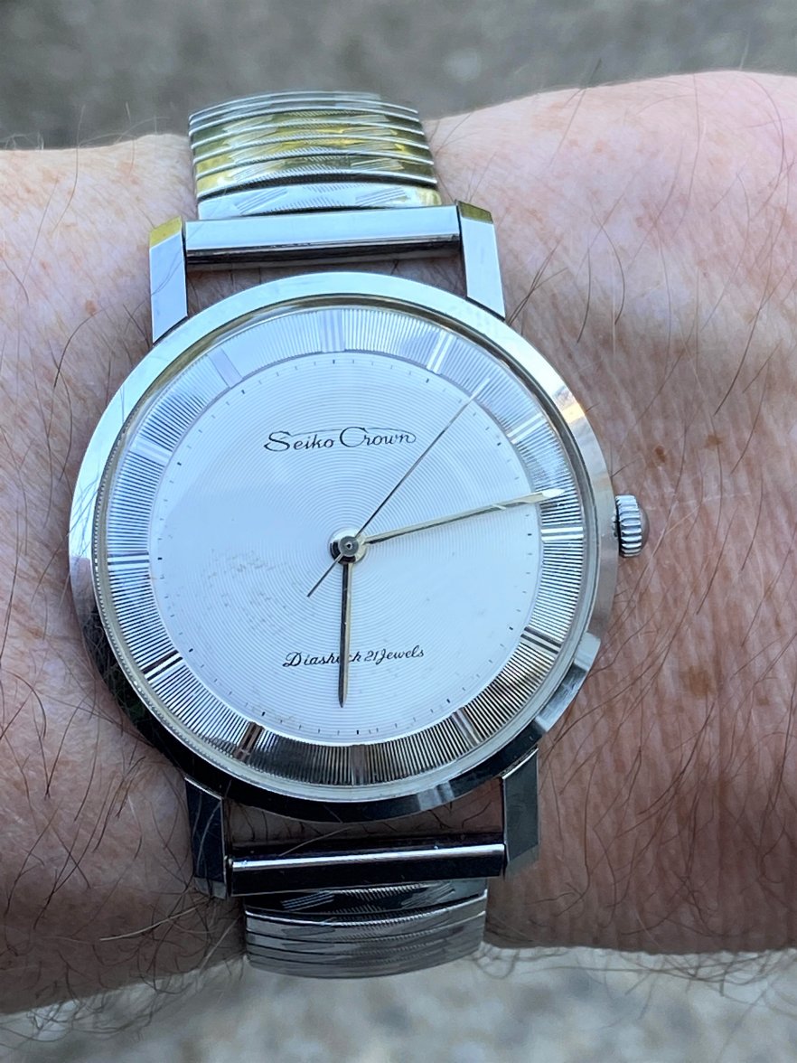 Seiko Crown Outside.jpg