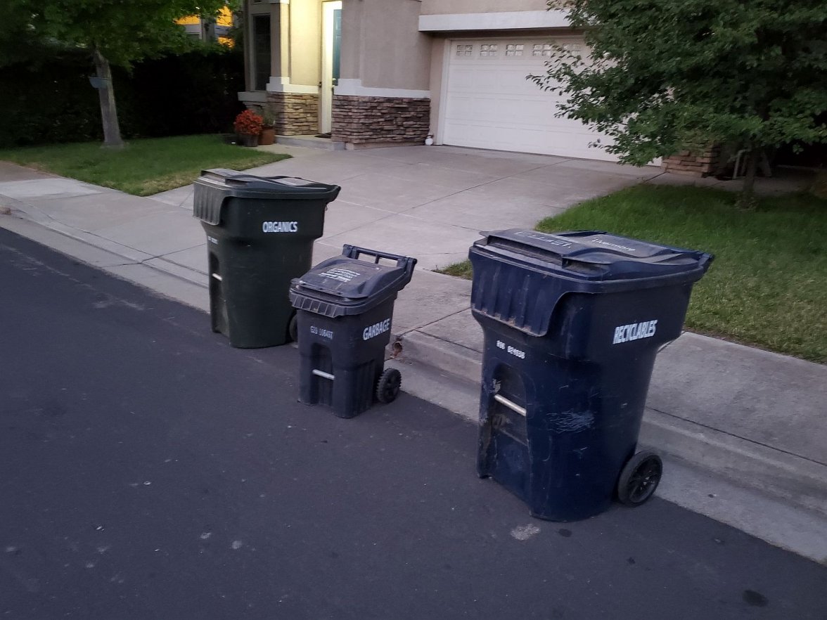 2254 tiny garbage can 20210702_205610.jpg