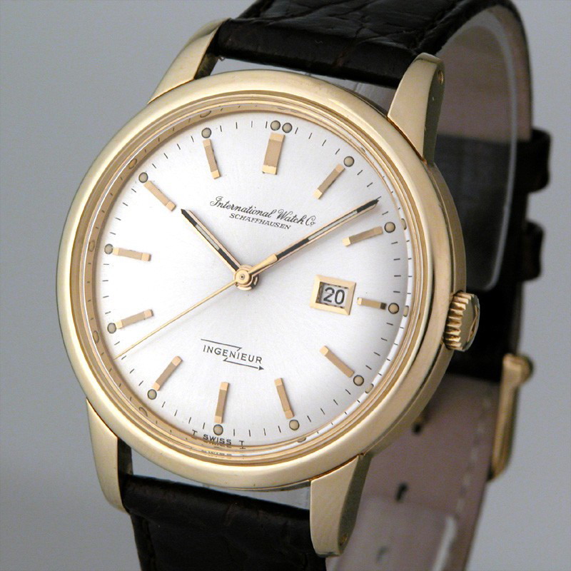 gold with similar hands.jpg gold with similar hands.jpg